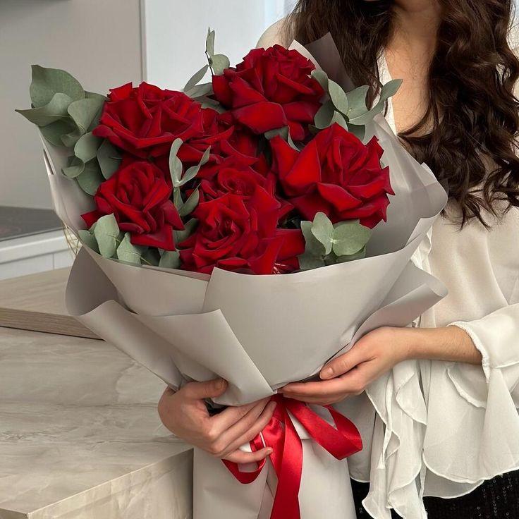 Twilight Serenade: Elegant Evening Blooms